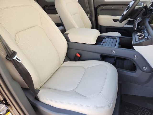 Used 2024 Land Rover Defender 110 SE image 14