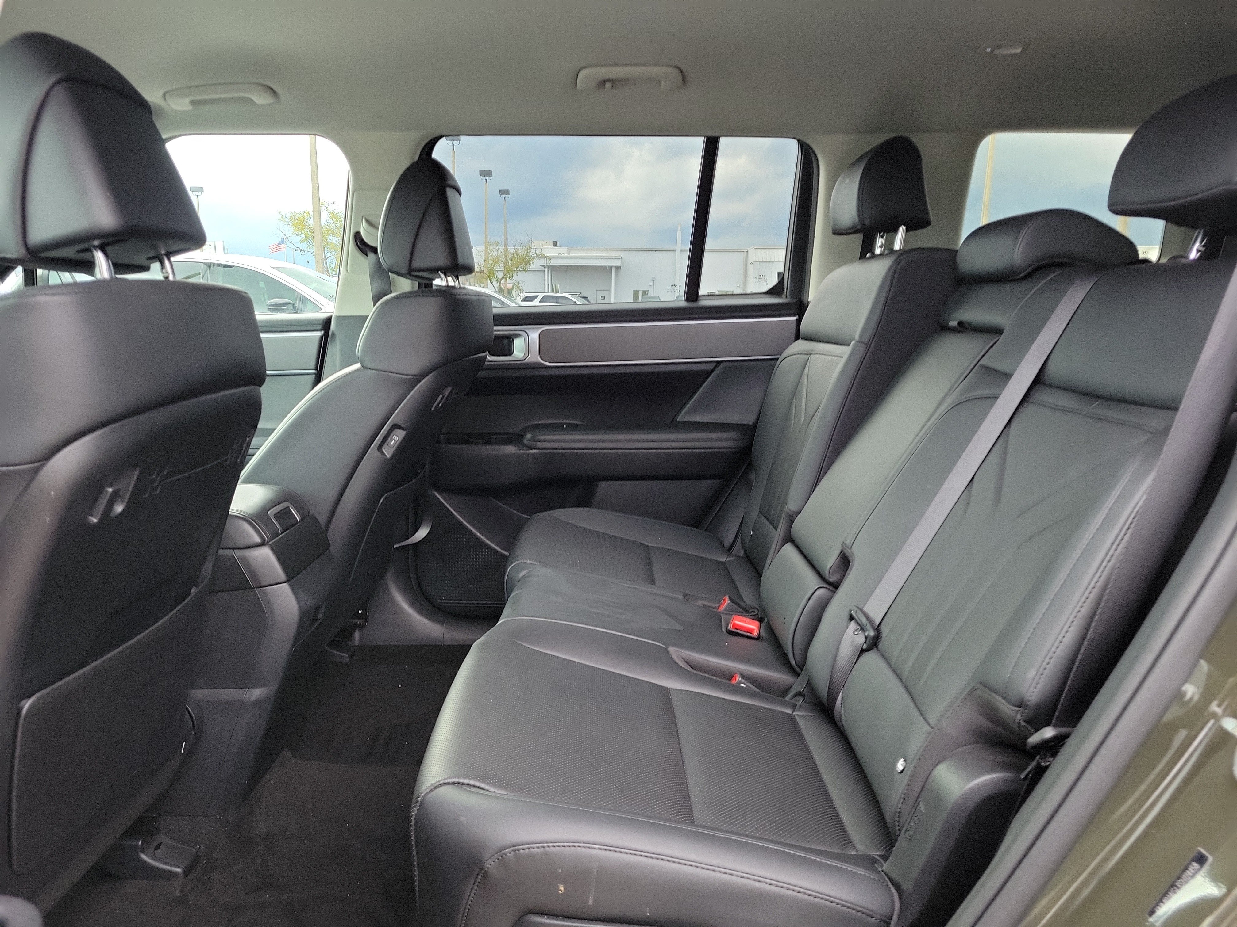 Used 2025 Hyundai Santa Fe SEL FWD image 16