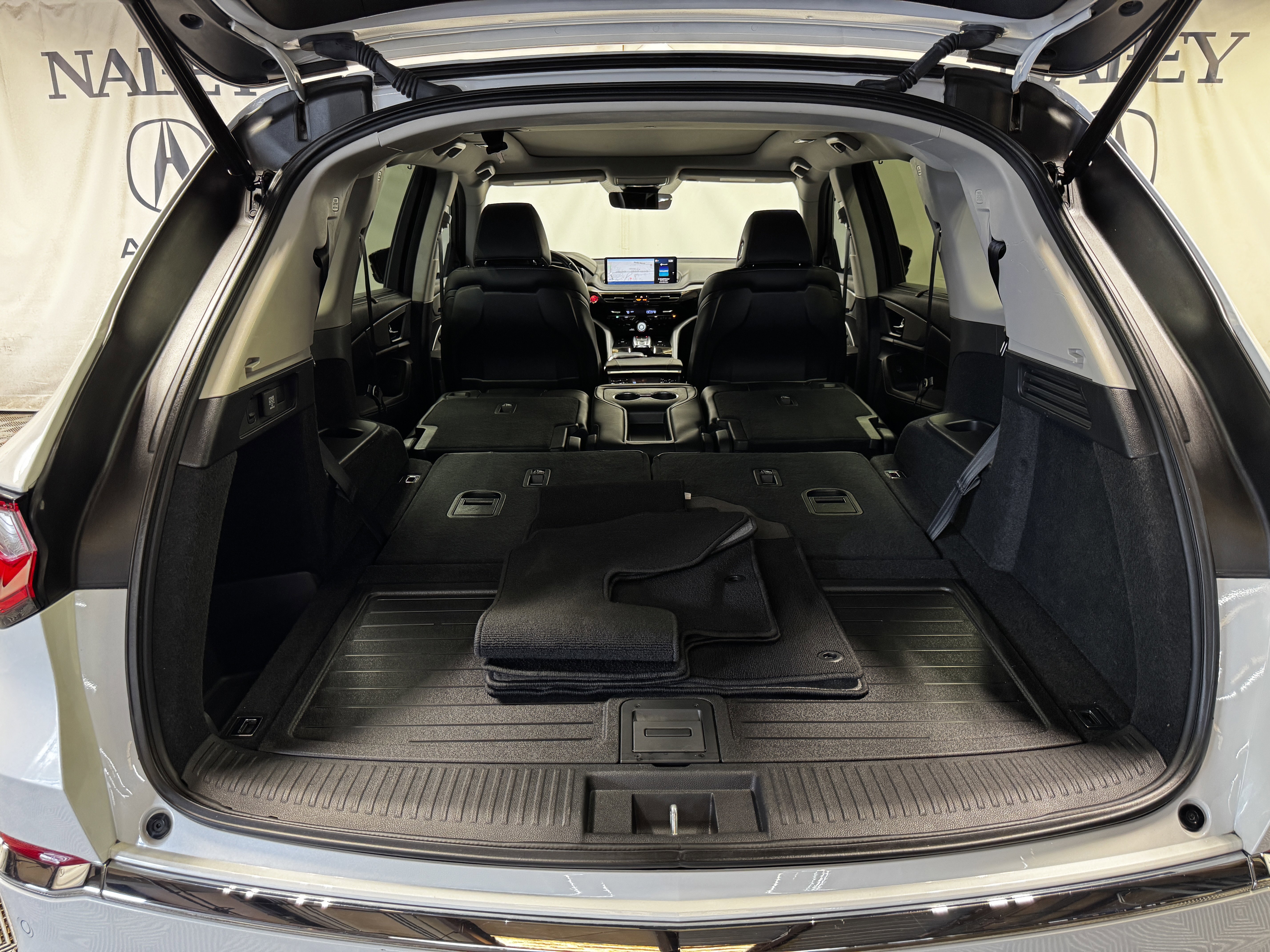 Certified 2023 Acura MDX FWD w/ Technology Package image 43