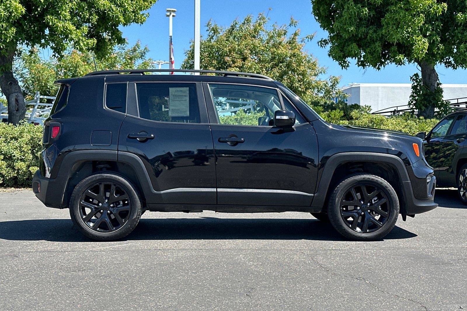 Certified 2023 Jeep Renegade Altitude w/ Convenience Group I AWD/4WD image 3