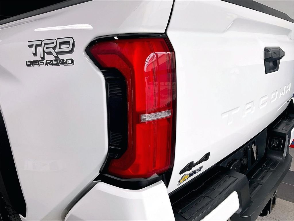 Used 2025 Toyota Tacoma TRD Off-Road AWD/4WD image 34