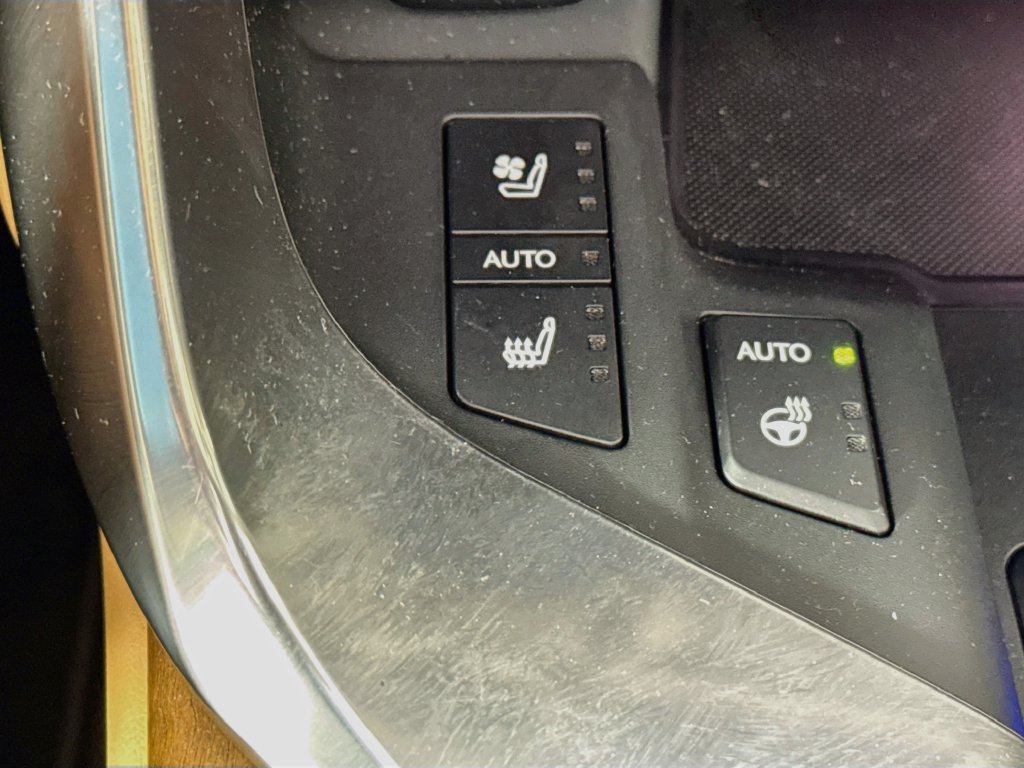 Used 2022 Lexus LX 600 4WD w/ Interior Upgrade Package image 21