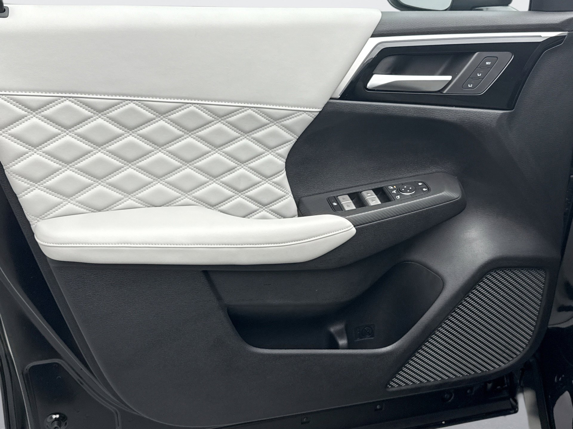 Used 2024 Mitsubishi Outlander SEL image 9