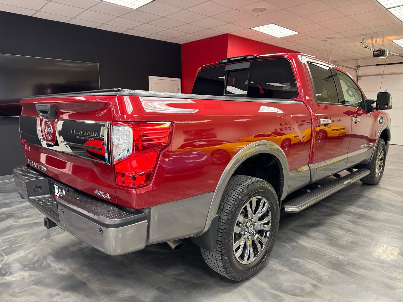 Used 2019 Nissan Titan Platinum Reserve AWD/4WD image 9