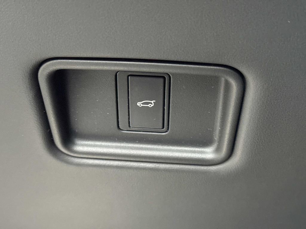 Certified 2024 Land Rover Range Rover SE image 30