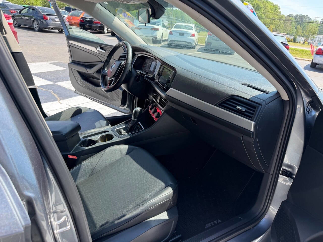 Used 2019 Volkswagen Jetta SE FWD image 12