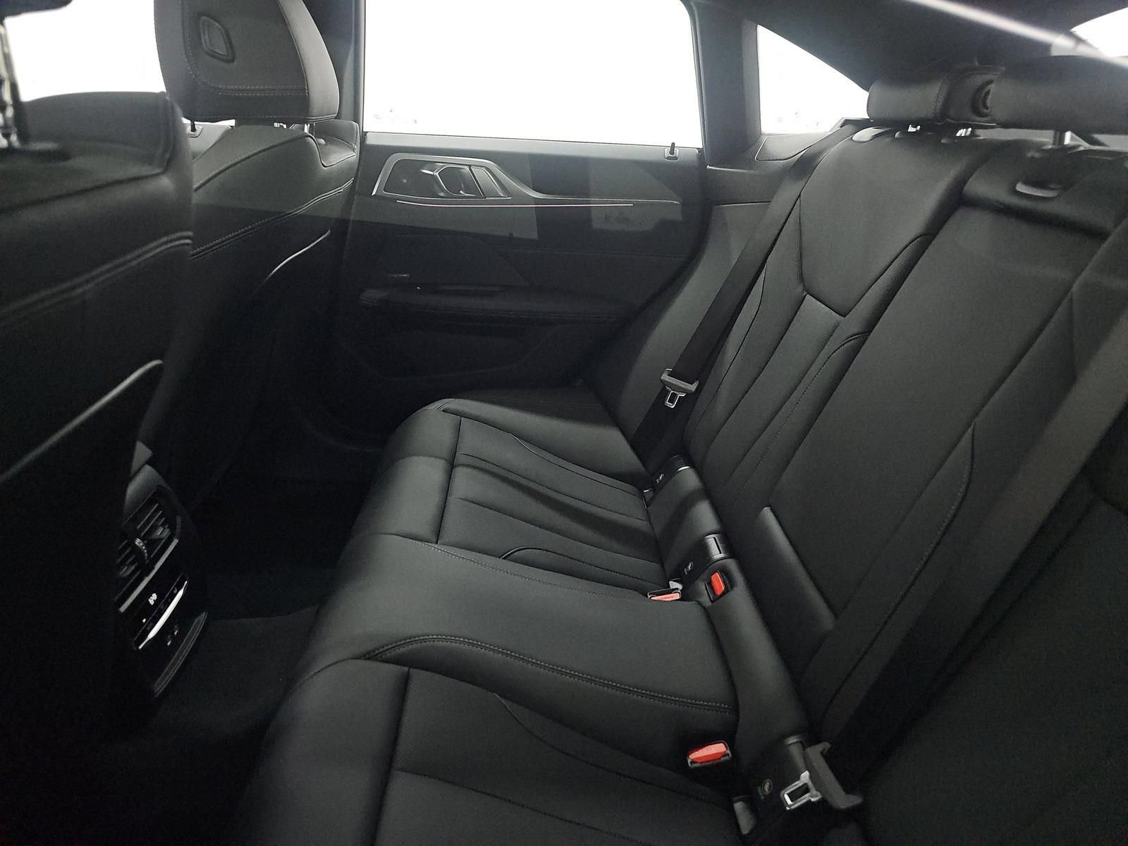 Used 2025 BMW 430i w/ Premium Package RWD image 9