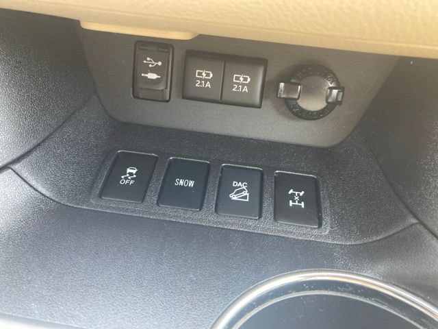 Used 2017 Toyota Highlander Limited AWD/4WD image 40