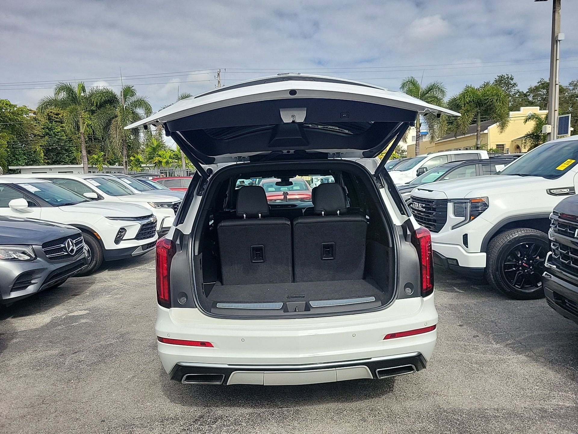 Used 2022 Cadillac XT6 Premium Luxury image 16