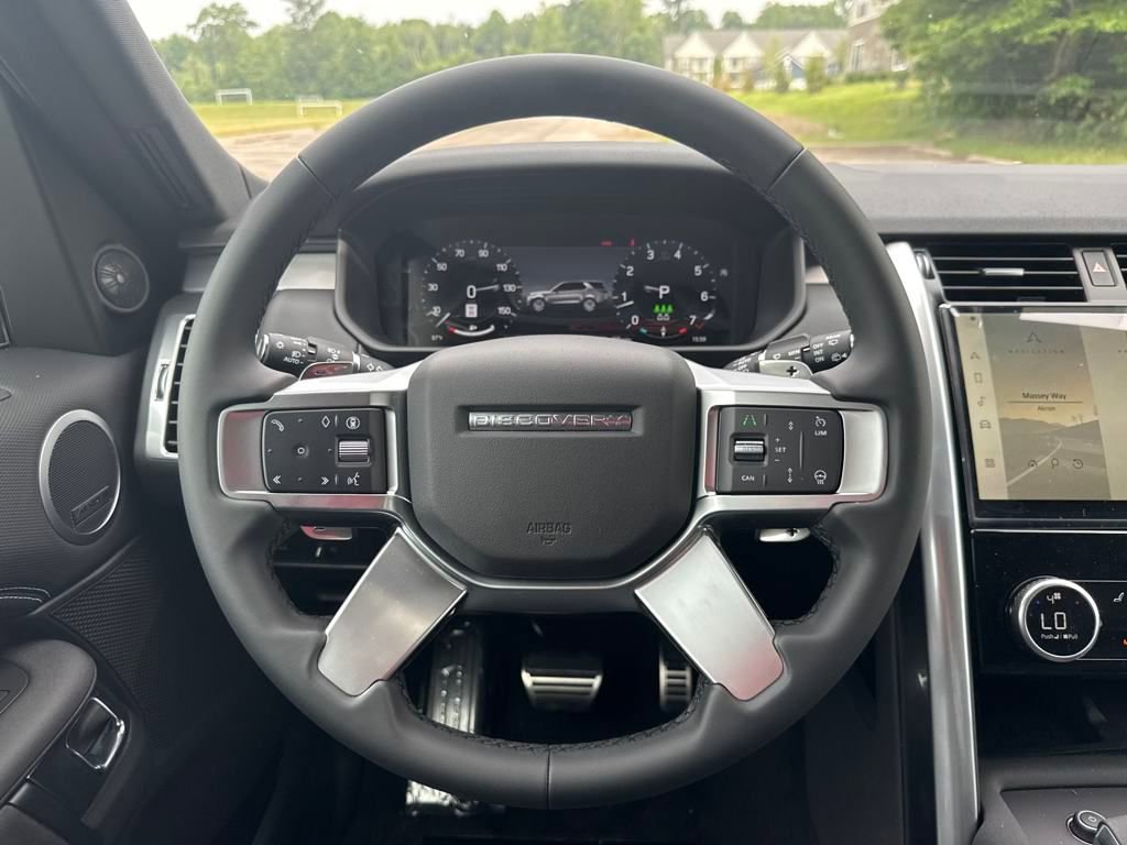 New 2025 Land Rover Discovery Dynamic SE image 19