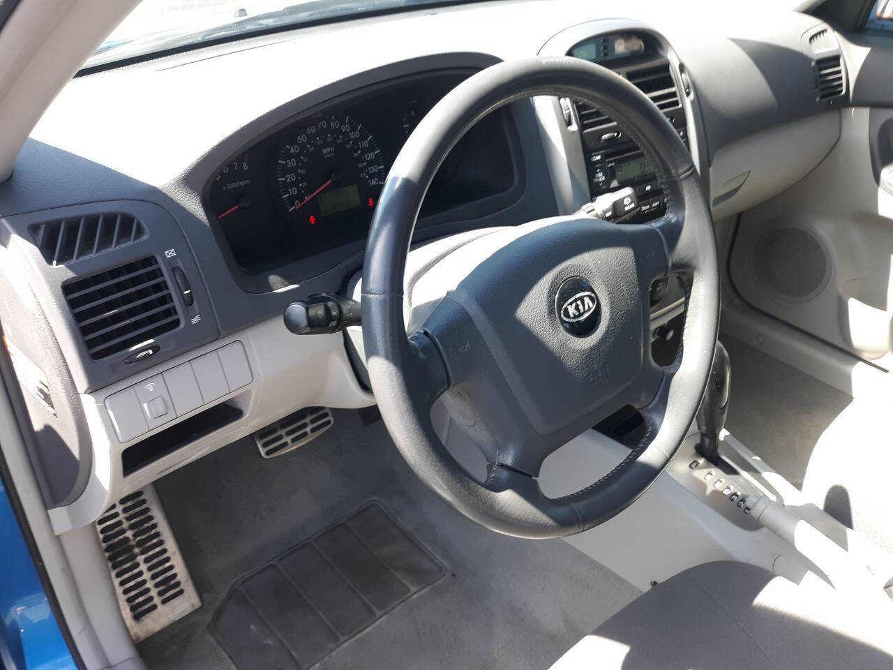 Used 2005 Kia Spectra5 image 10