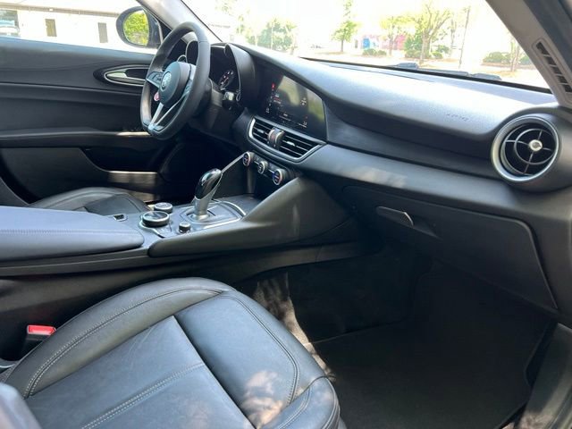 Used 2017 Alfa Romeo Giulia AWD image 21