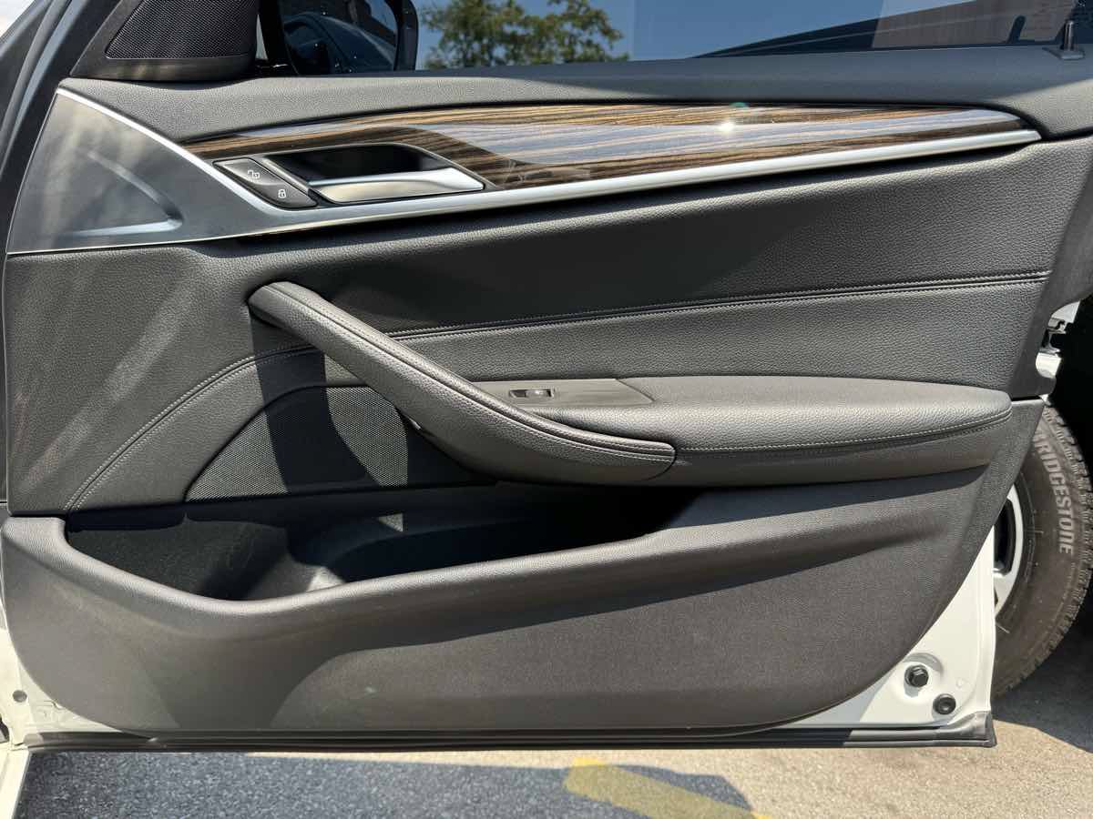 Used 2019 BMW 530i w/ Convenience Package RWD image 32