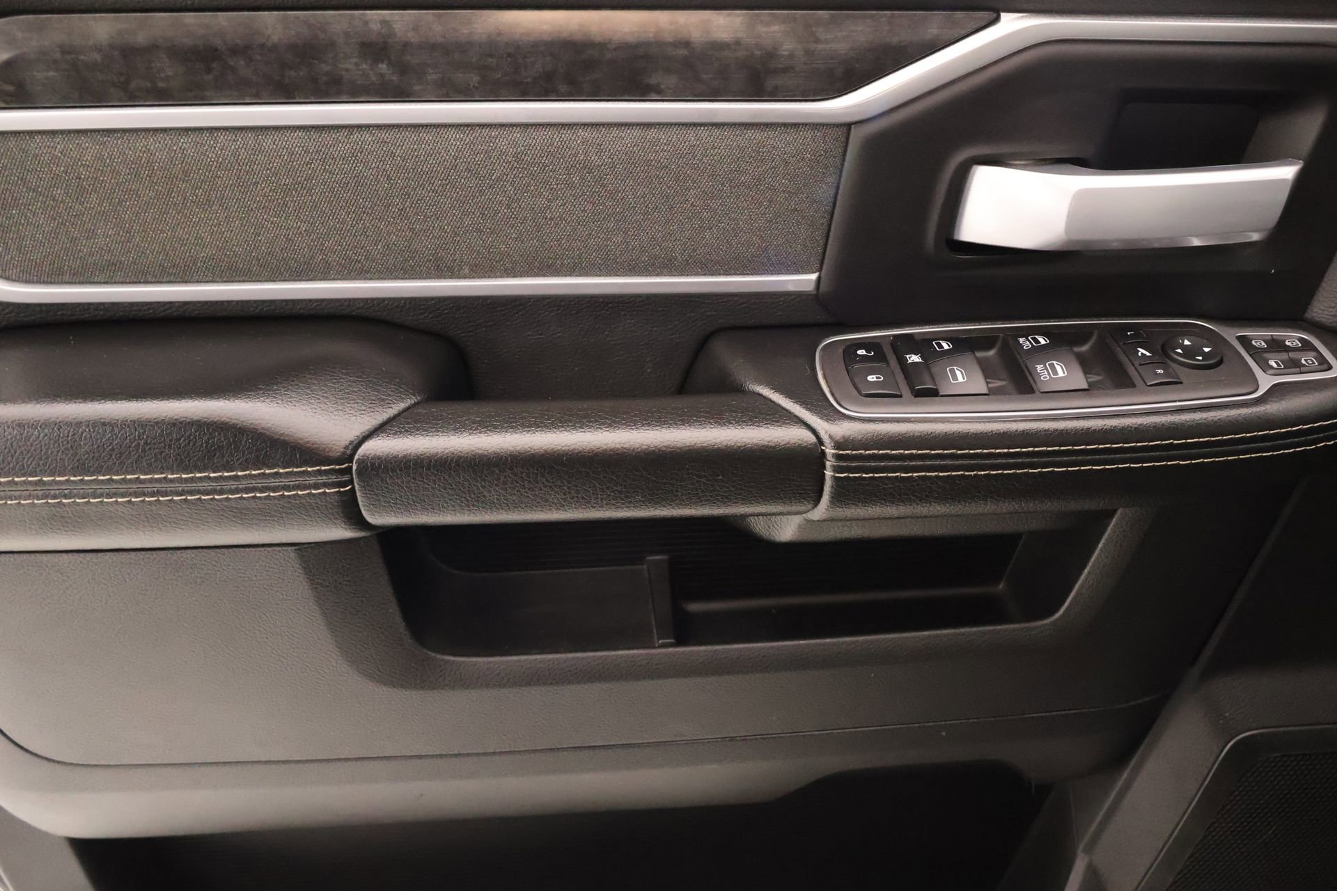 Used 2023 RAM 2500 Big Horn w/ Night Edition AWD/4WD image 15