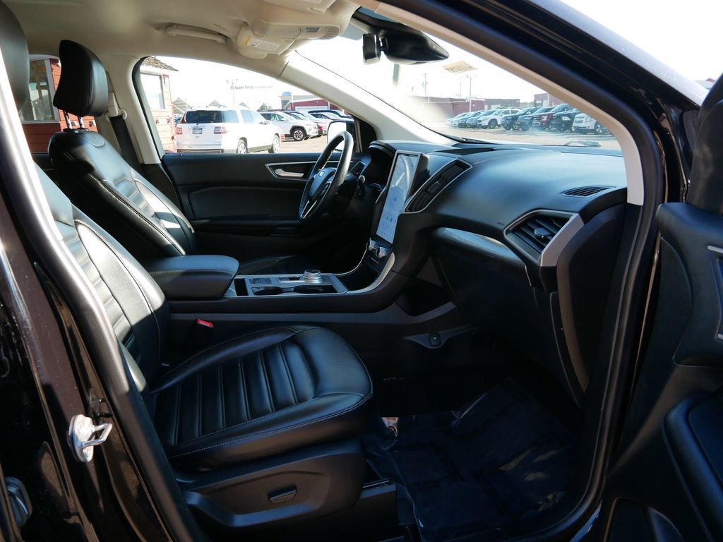Certified 2024 Ford Edge SEL image 8