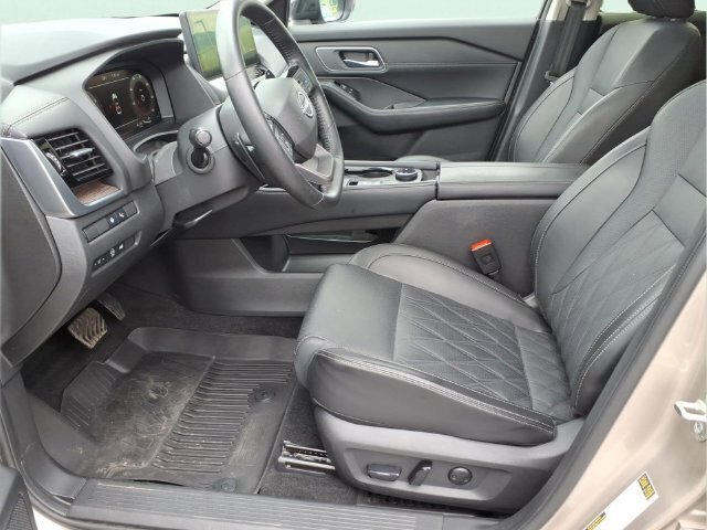 Used 2025 Nissan Rogue Platinum w/ Platinum Premium Package AWD/4WD image 19