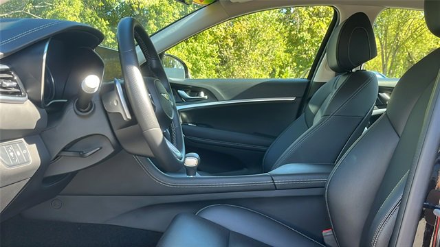 Used 2025 Genesis G70 2.5T image 10