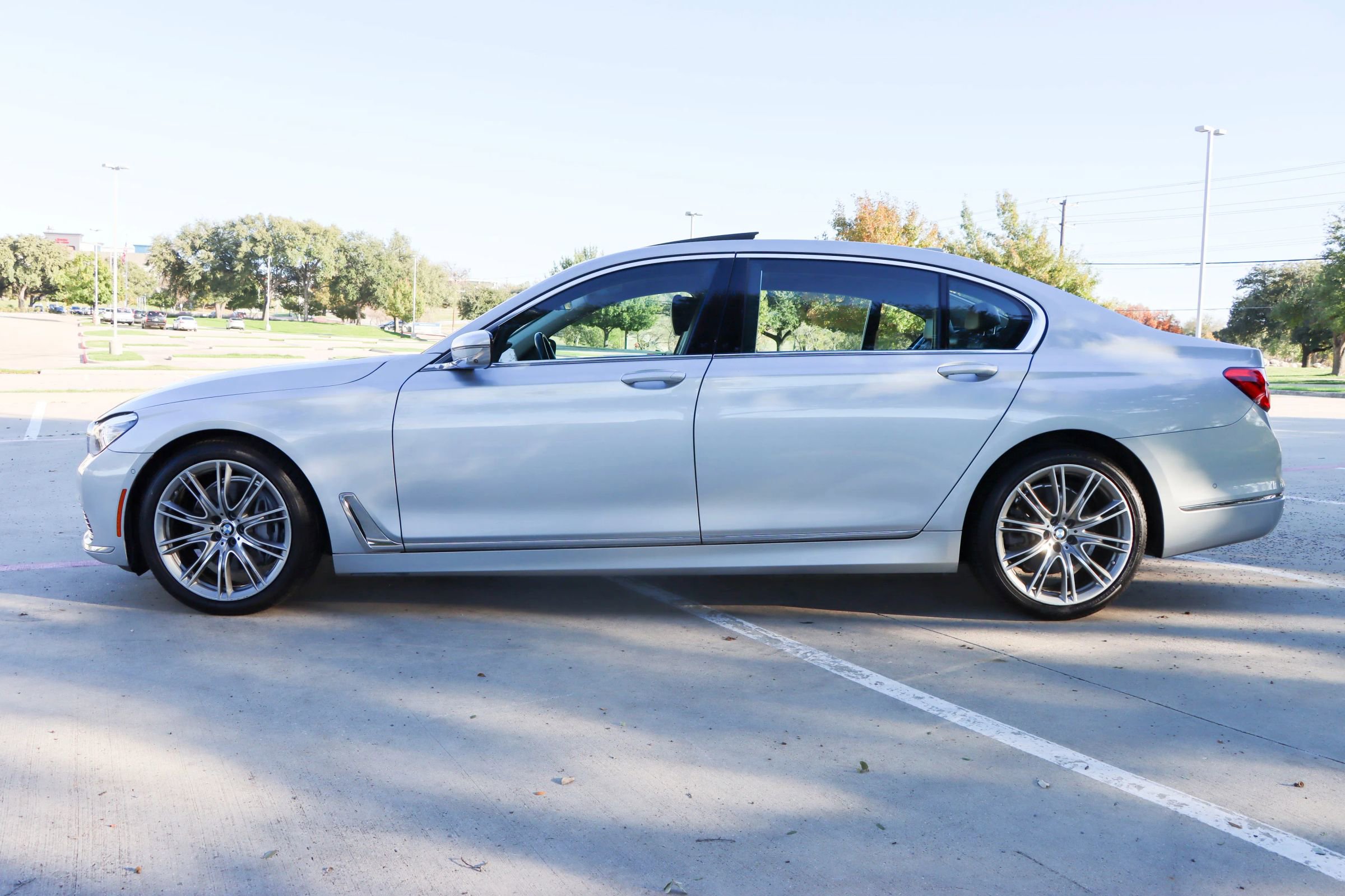 Used 2019 BMW 740i w/ Executive Package image 4