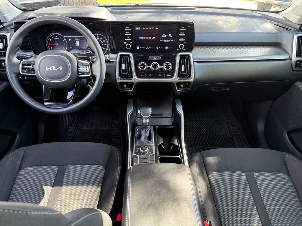 Used 2022 Kia Sorento LX AWD/4WD image 16