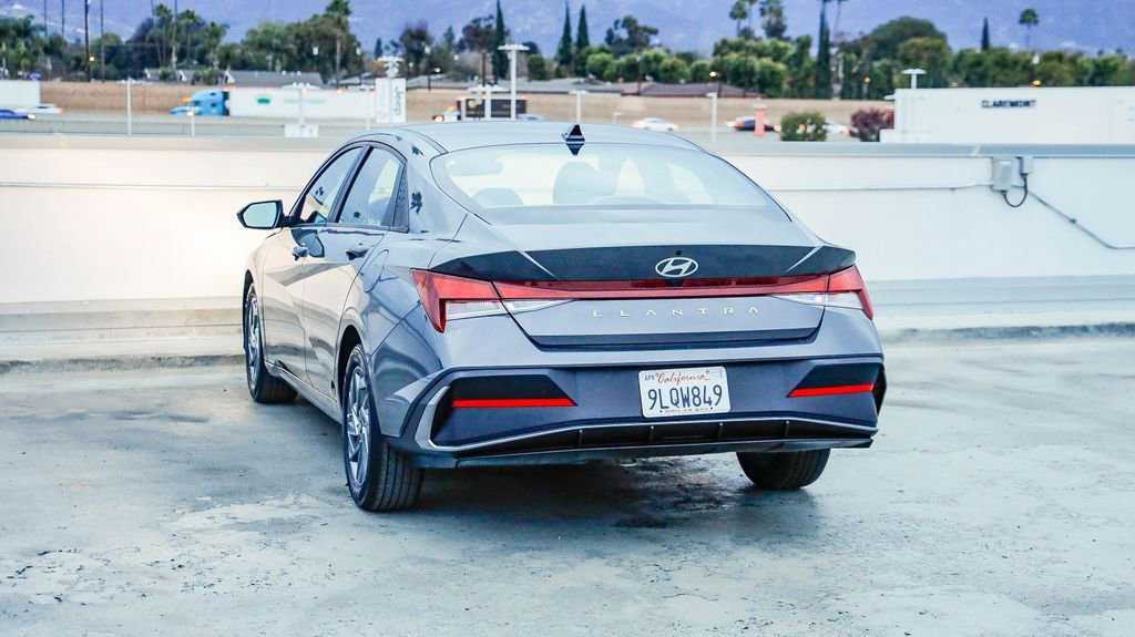 Used 2024 Hyundai Elantra SEL image 7