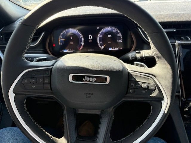 Used 2024 Jeep Grand Cherokee L Altitude AWD/4WD image 18