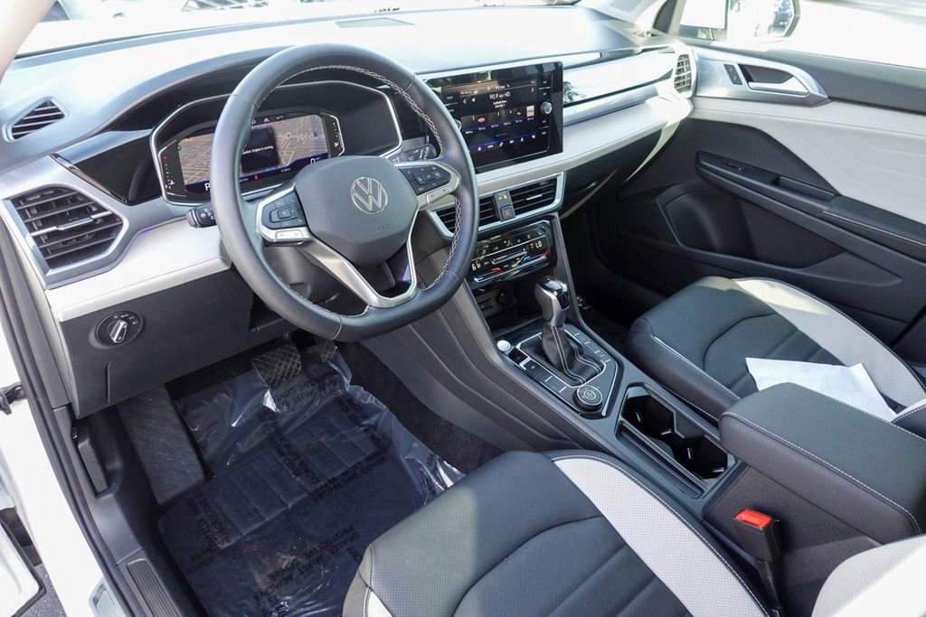 Certified 2025 Volkswagen Taos SEL image 11