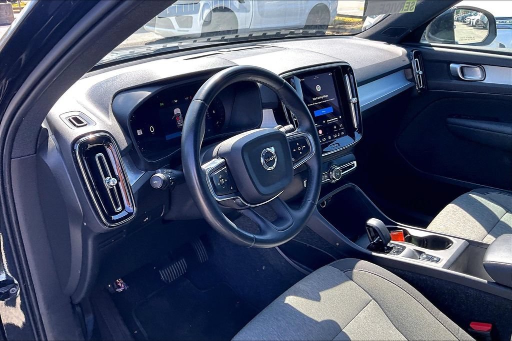 Used 2025 Volvo XC40 B5 Core AWD/4WD image 15