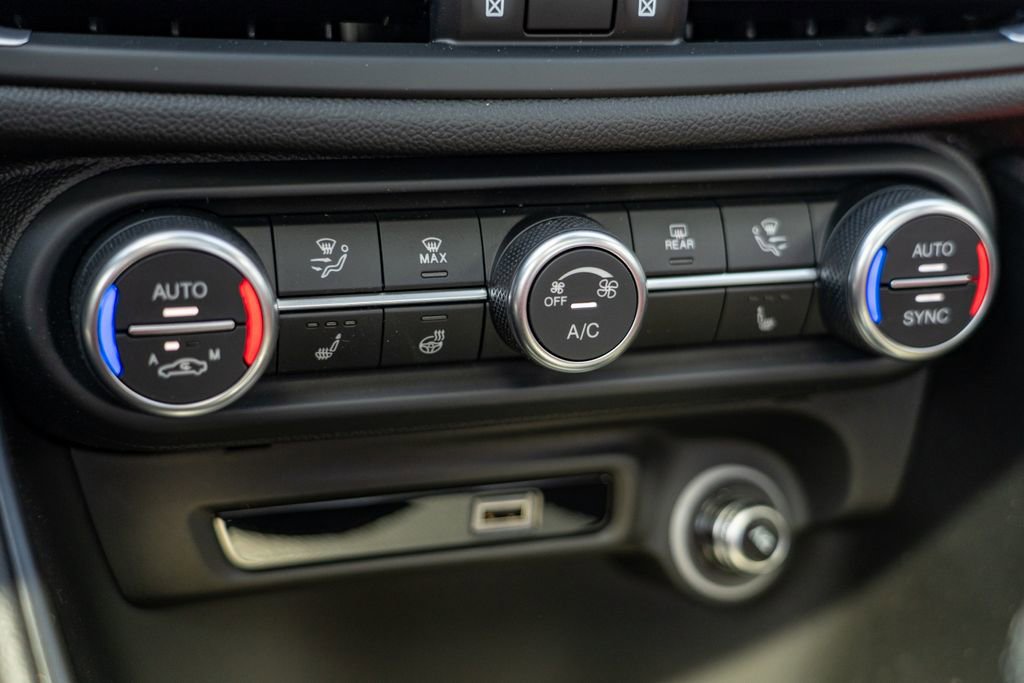 New 2025 Alfa Romeo Giulia w/ Veloce Package Rwd image 25