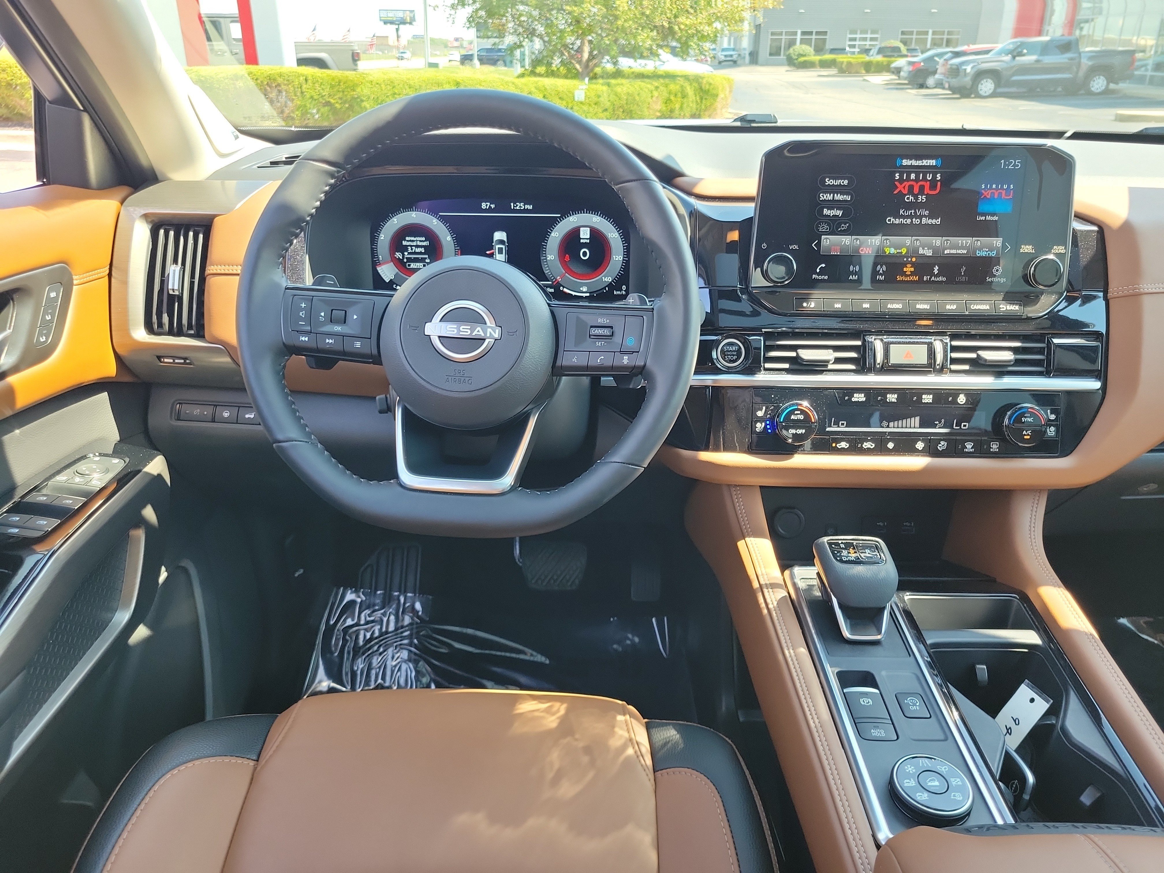 Certified 2024 Nissan Pathfinder Platinum w/ Cargo Package AWD/4WD image 10