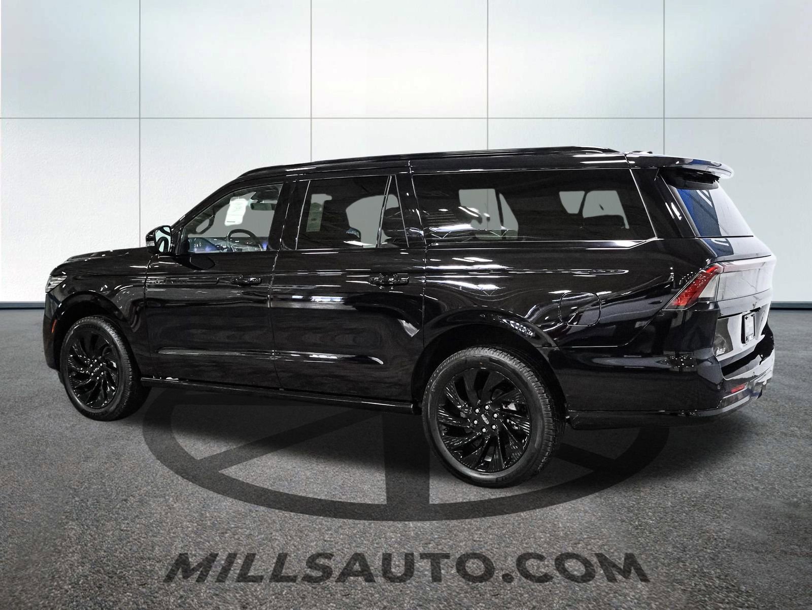 New 2026 Lincoln Navigator L Reserve w/ Jet Appearance Package image 4
