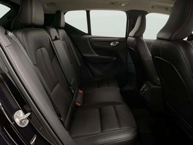 Used 2025 Volvo XC40 B5 Plus image 75