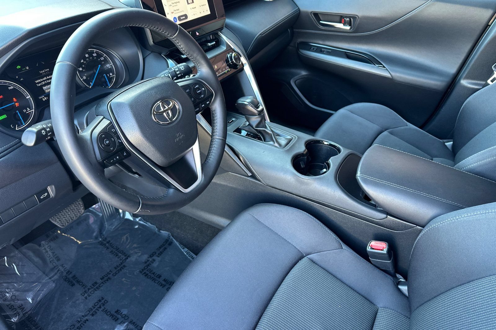 Used 2023 Toyota Venza LE AWD/4WD image 13