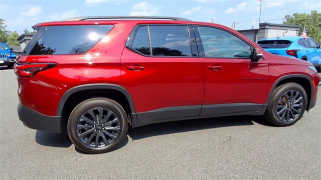 Used 2023 Chevrolet Traverse RS image 9