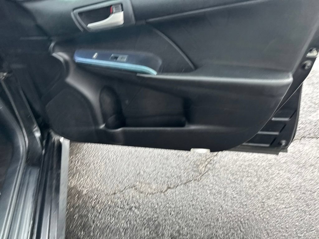 Used 2014 Toyota Camry SE w/ Moonroof Package FWD image 37