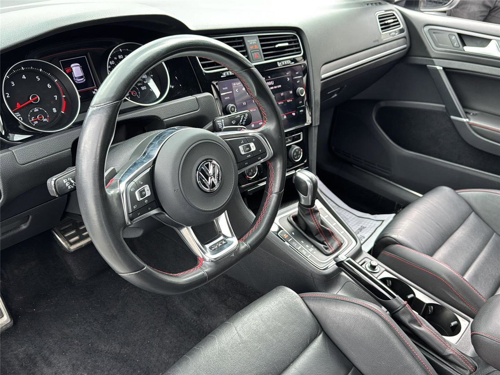 Used 2021 Volkswagen GTI SE FWD image 11