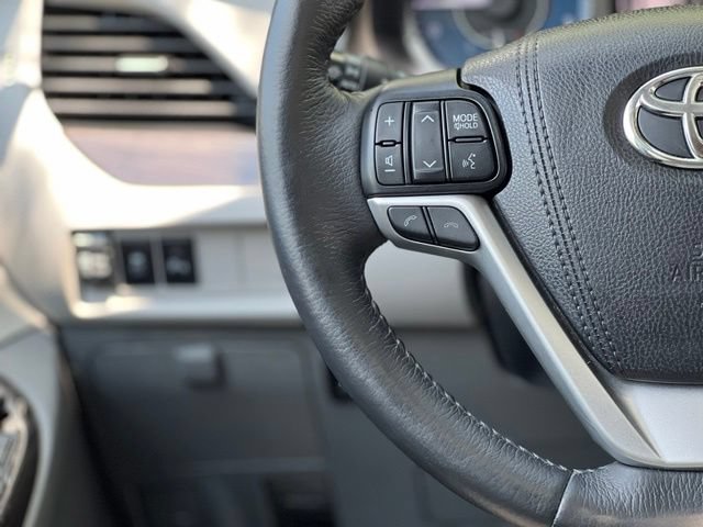 Used 2018 Toyota Sienna XLE w/ XLE Navigation Package AWD/4WD image 33