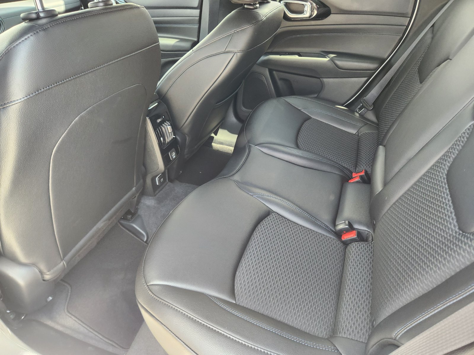New 2026 Jeep Compass Latitude AWD/4WD image 25