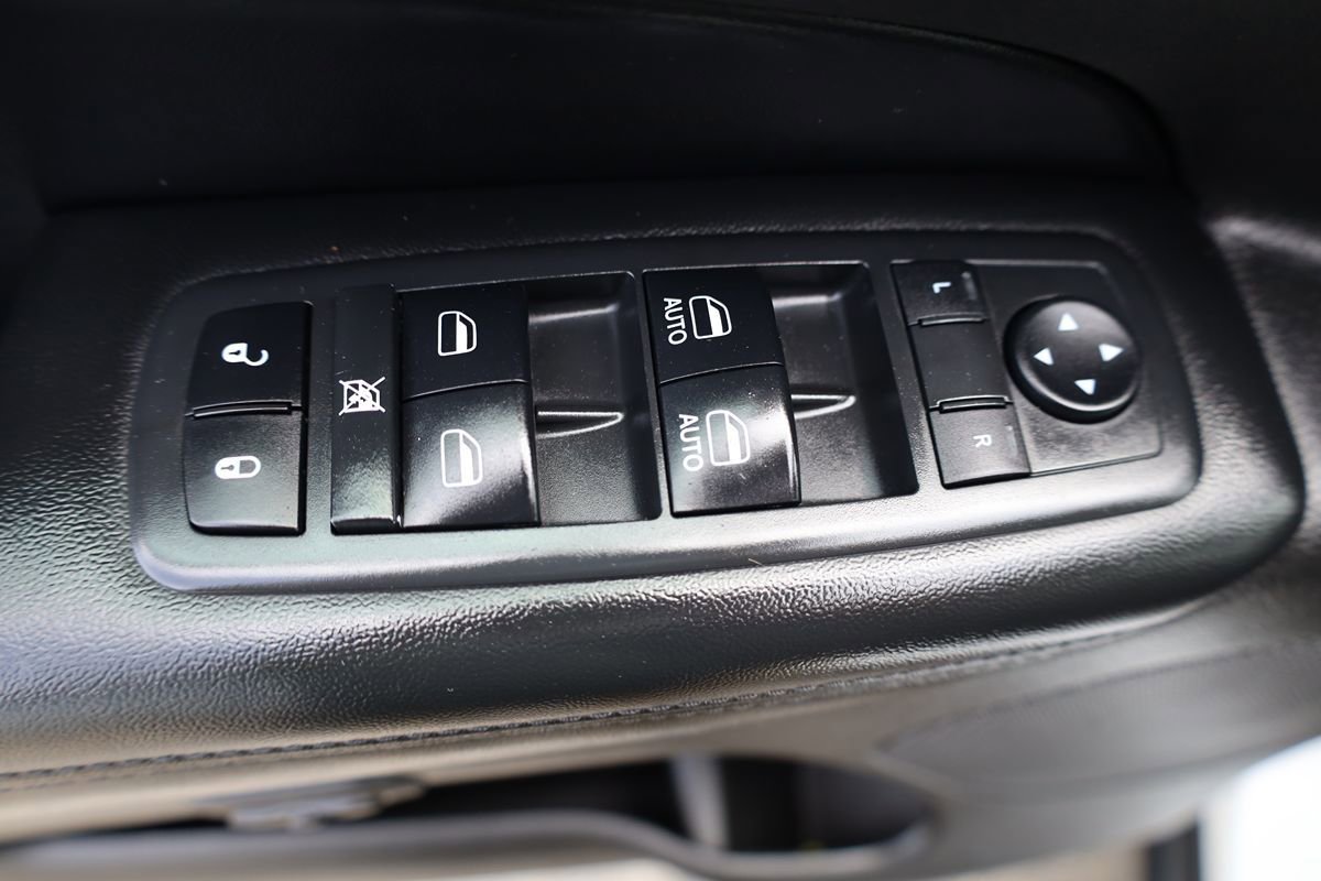 Used 2018 Jeep Grand Cherokee Limited AWD/4WD image 10
