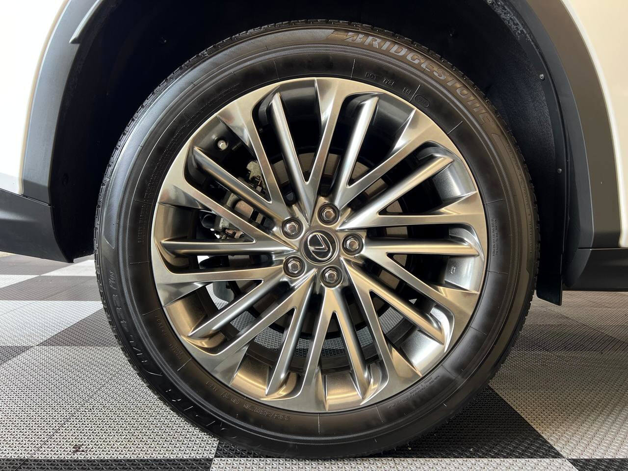 Used 2022 Lexus RX 450h AWD w/ Luxury Package image 32