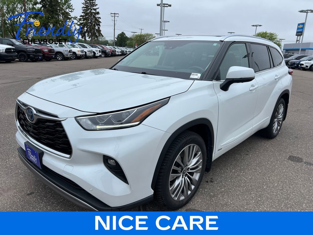 Used 2022 Toyota Highlander Platinum AWD/4WD image 1