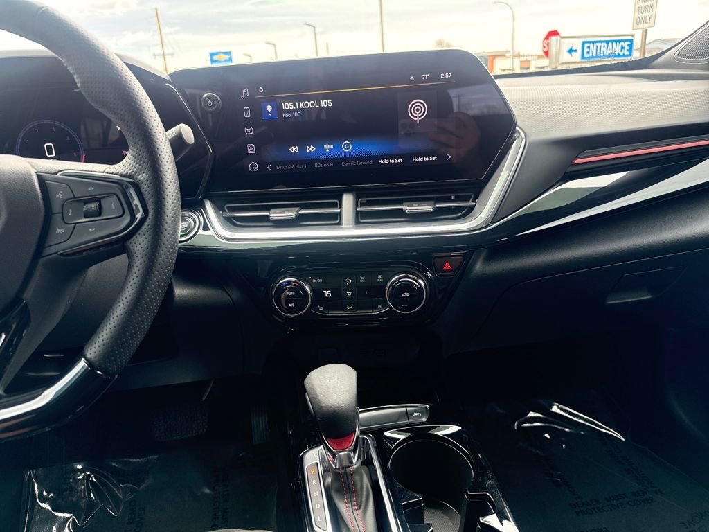 Used 2024 Chevrolet Trax RS w/ Sunroof Package image 17