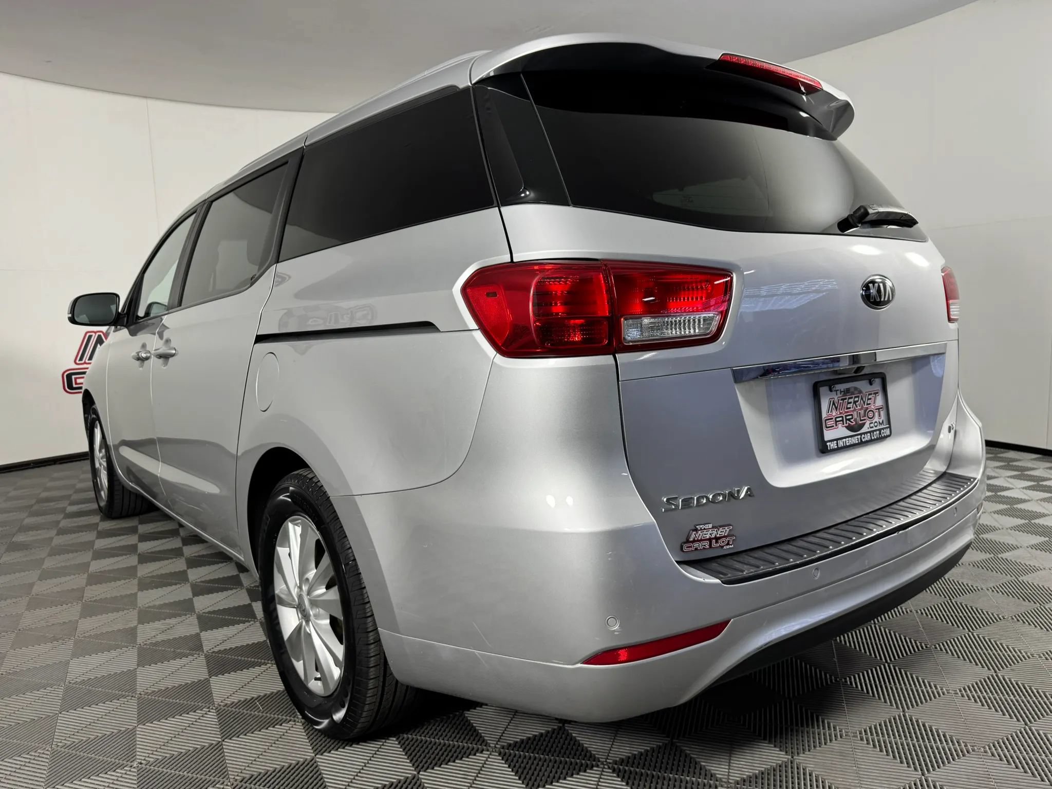 Used 2017 Kia Sedona LX w/ LX Essentials Premium Package FWD image 26