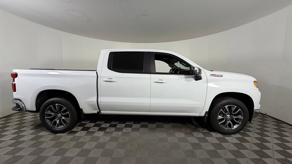 Used 2024 Chevrolet Silverado 1500 LT AWD/4WD image 10