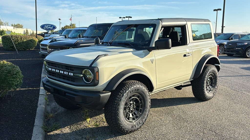 New 2026 Ford Bronco 2-Door w/ Sasquatch Package AWD/4WD image 3