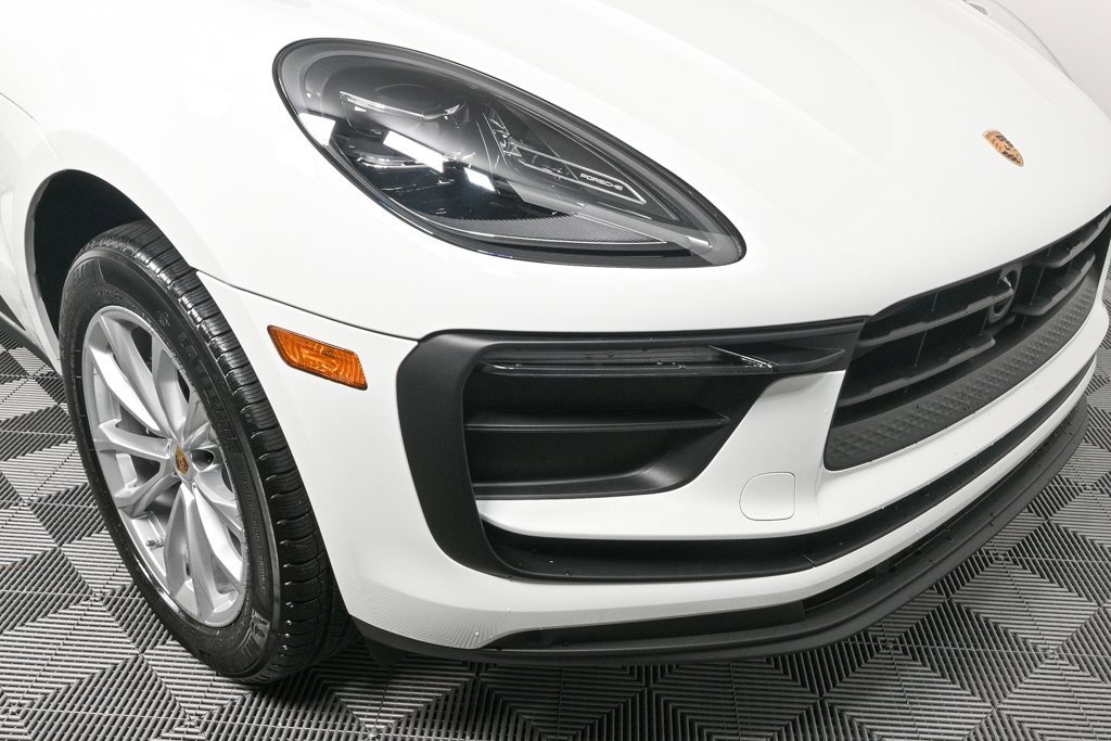 Certified 2025 Porsche Macan image 37