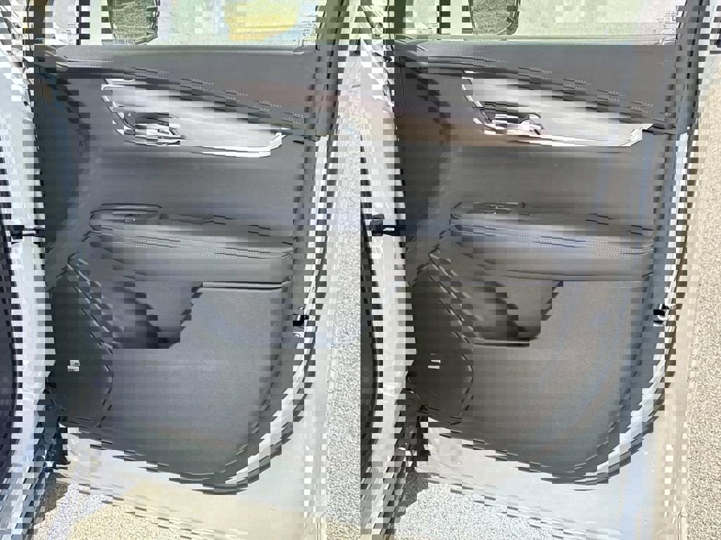 New 2025 Cadillac XT6 Luxury image 8