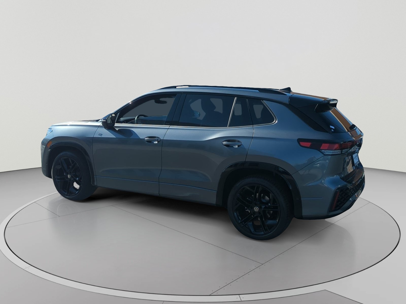 New 2026 Volkswagen Tiguan SE R-Line FWD image 3