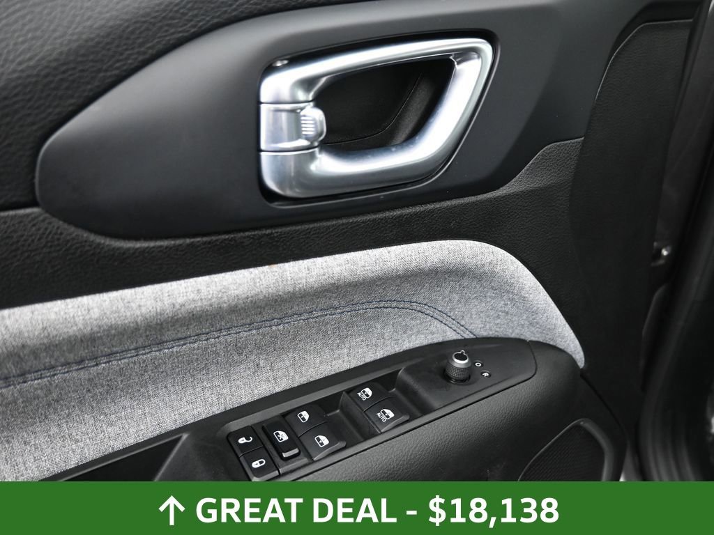 Used 2024 Jeep Compass Latitude image 29