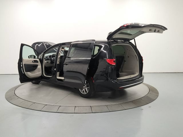 Used 2024 Chrysler Pacifica Touring-L FWD image 14