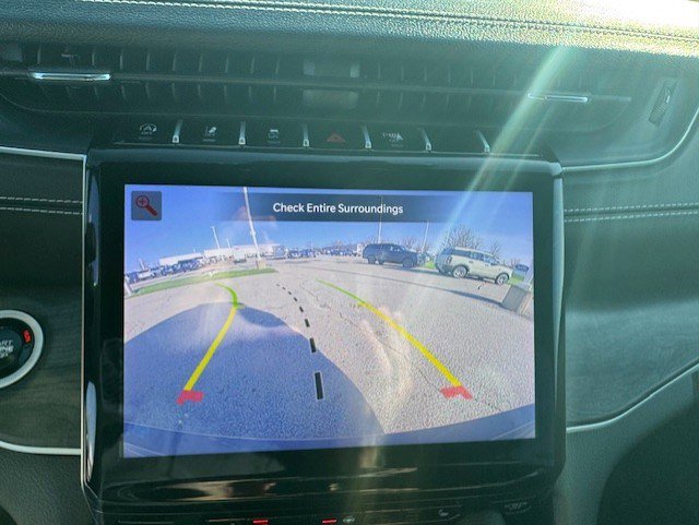 Used 2024 Jeep Grand Cherokee Limited w/ Black Appearance Package image 18